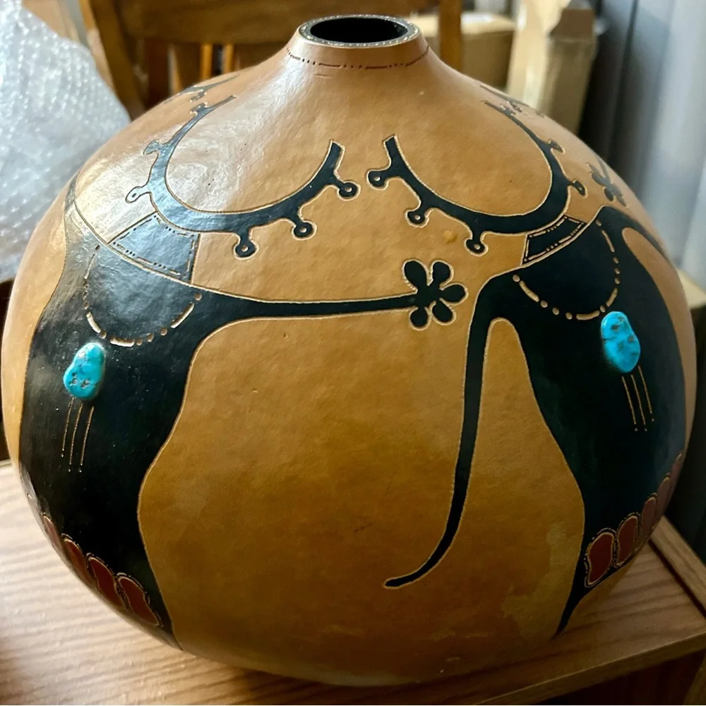 SOLD!!!!!!
Rare Hand-painted and decorated gourd vessel, Kokopelli - Picture 2 of 6